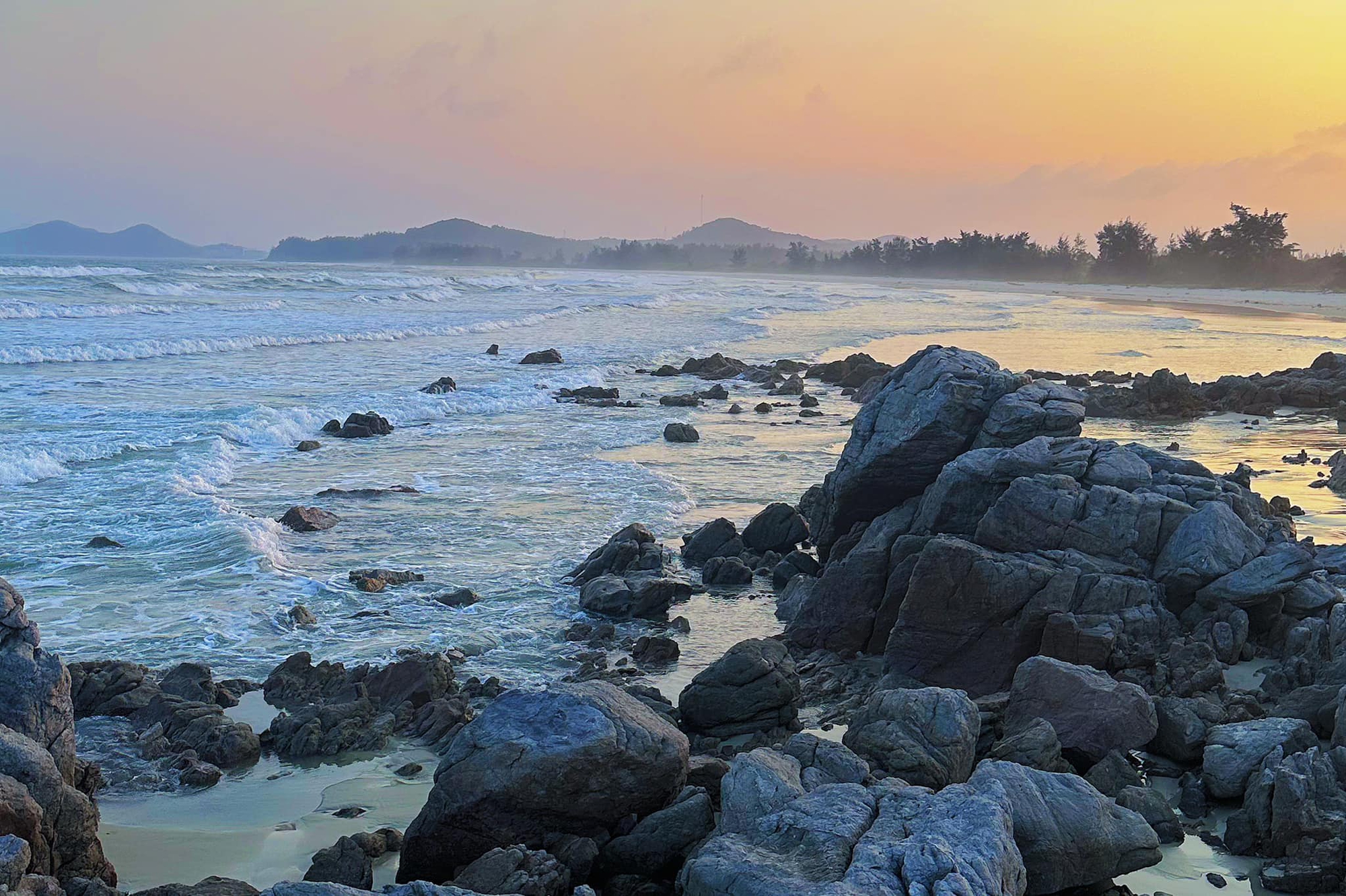 Đảo Minh Châu - nơi có đồi cát pha lê lại di chuyển dễ dàng cho các gia đình mà không phải ai cũng biết - Ảnh 14.