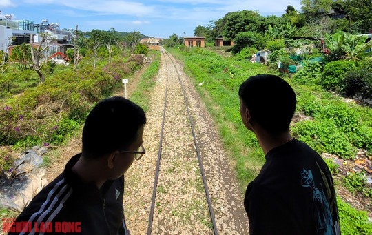 Trải nghiệm tuyến đường sắt độc đáo nhất thế giới ở Việt Nam - Ảnh 16.