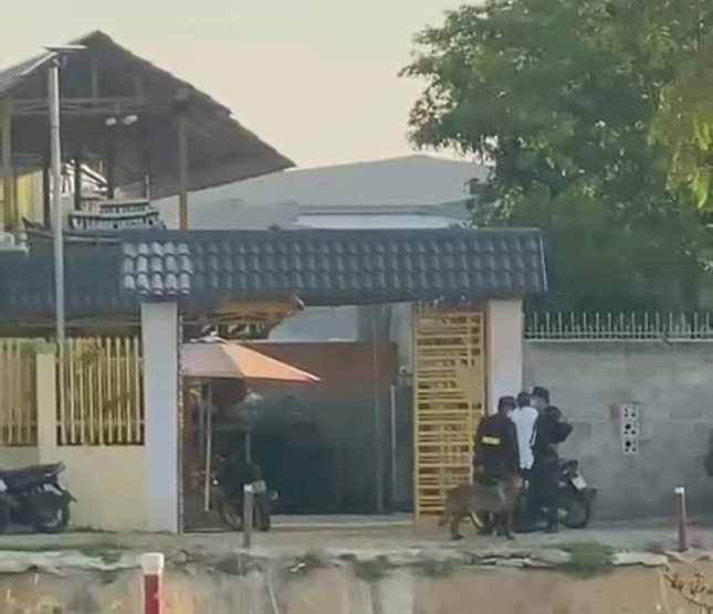 Hàng trăm cảnh sát bao vây nhà đại ca giang hồ ở TP Phan Thiết - Ảnh 1.