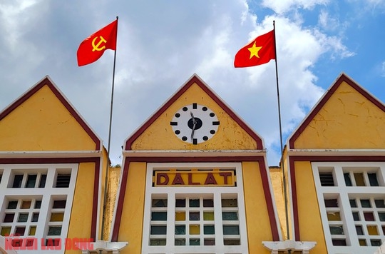 Trải nghiệm tuyến đường sắt độc đáo nhất thế giới ở Việt Nam - Ảnh 2.
