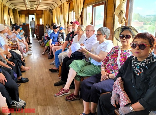 Trải nghiệm tuyến đường sắt độc đáo nhất thế giới ở Việt Nam - Ảnh 12.