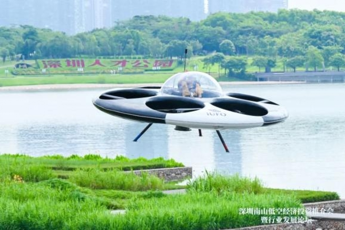 Trung Quốc phóng đĩa bay có người lái đầu tiên trên thế giới