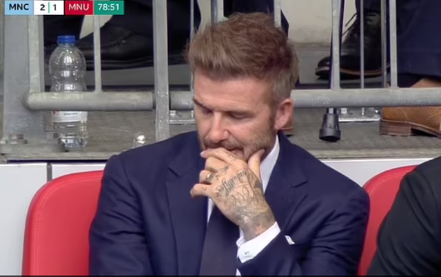 Sir Alex, David Beckham buồn bã trong ngày MU để thua trước Man City tại chung kết cúp FA - Ảnh 2.