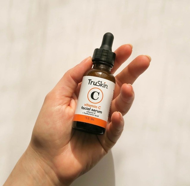 Bác sĩ cho biết: Dùng serum vitamin C là cách làm sáng da tuyệt vời - Ảnh 1.