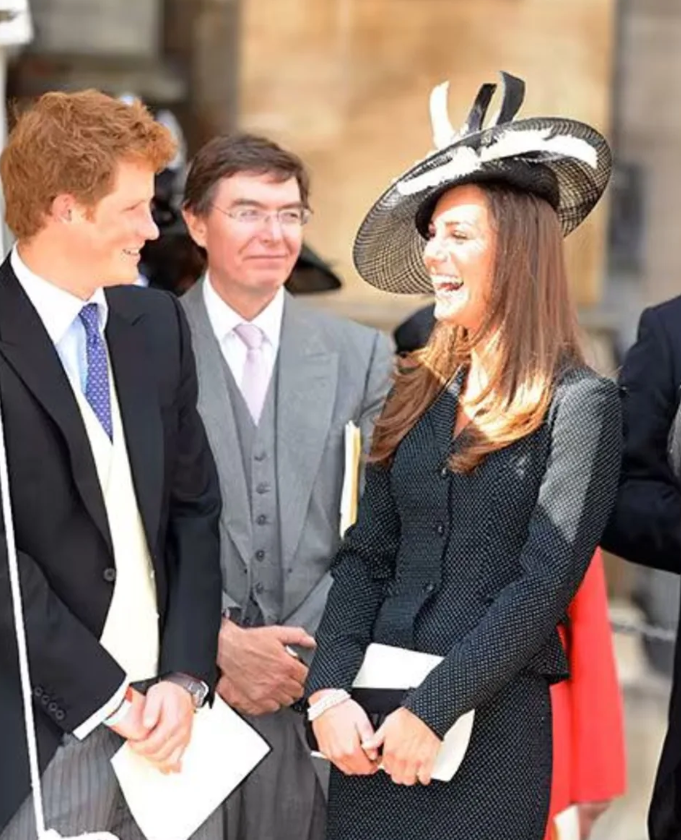 19 bức ảnh chứng minh ứng xử khéo léo và tinh tế của Vương phi Kate với gia đình nhà chồng