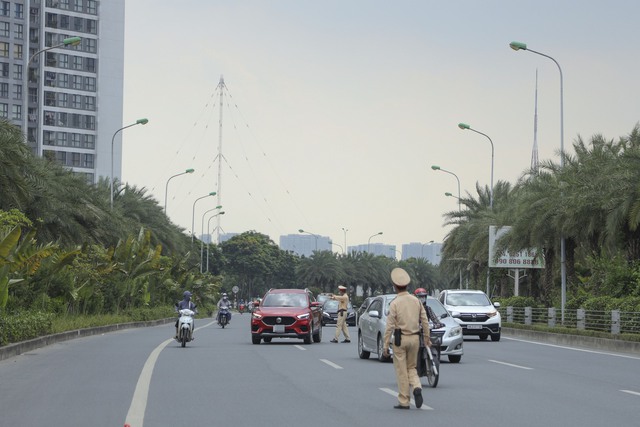 Hà Nội: CSGT tăng cường kiểm tra, xử lý phương tiện vi phạm về tốc độ - Ảnh 2.