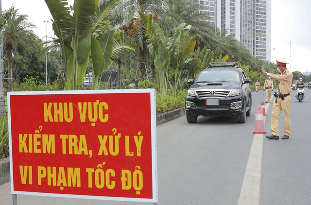 Hà Nội: CSGT tăng cường kiểm tra, xử lý phương tiện vi phạm về tốc độ - Ảnh 8.