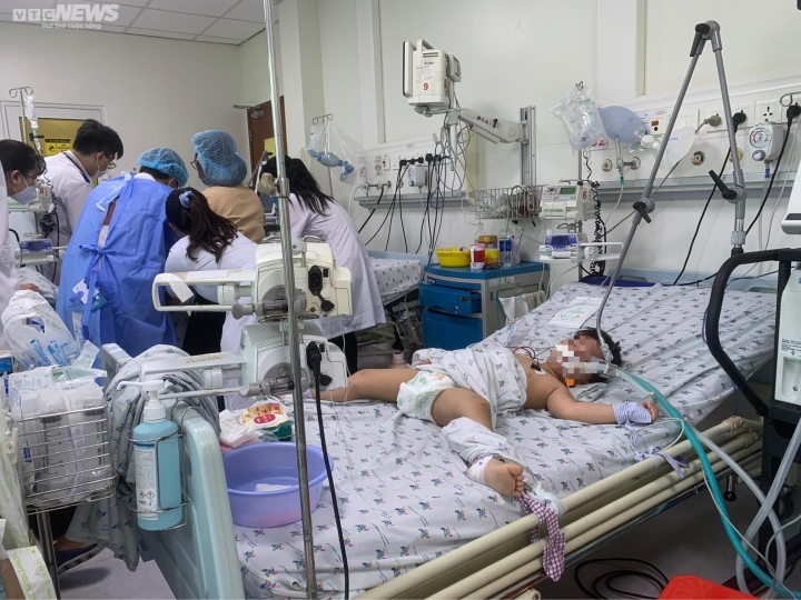Dịch tay chân miệng lây lan mạnh, TP.HCM chỉ đạo khẩn tăng cường phòng chống - Ảnh 1.