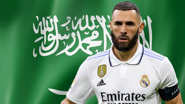 Benzema theo chân Ronaldo sang Saudi Arabia, nhận lương hơn 100 triệu euro/năm - Ảnh 1.