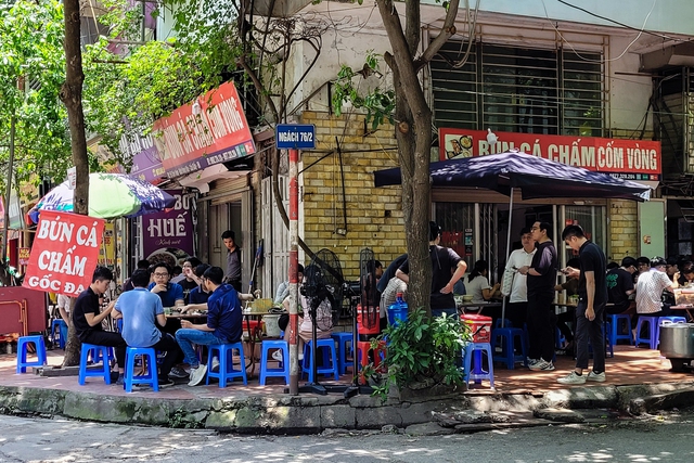 Hà Nội: Nhà hàng, quán ăn lao đao vì mất điện - Ảnh 10.