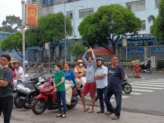 TPHCM: Thí sinh thoải mái bước vào môn thi cuối kỳ thi tuyển sinh lớp 10 - Ảnh 5.