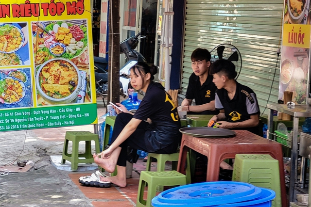 Hà Nội: Nhà hàng, quán ăn lao đao vì mất điện - Ảnh 3.