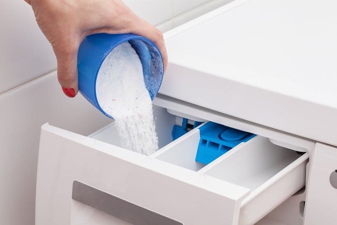 Máy giặt phun trào khiến gia chủ bất lực: Tình trạng này vì đâu và phải giải quyết thế nào? - Ảnh 4.