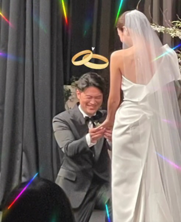 Hôn lễ tình cũ Sulli Choiza gây bão: Nhan sắc cô dâu lần đầu hé lộ, Lee Dong Wook nổi bần bật giữa dàn tài tử đến dự - Ảnh 5.