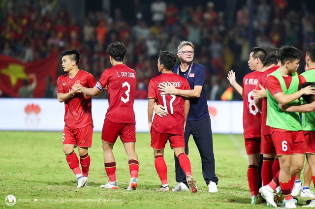 Hai đội U23 Việt Nam được thành lập, HLV Troussier có người san sẻ gánh nặng - Ảnh 1.