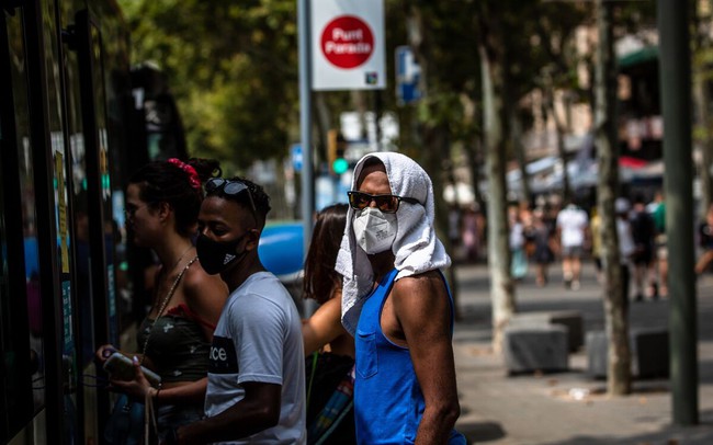 Barcelona mở trung tâm tránh sóng nhiệt cho người dân - Ảnh 1.