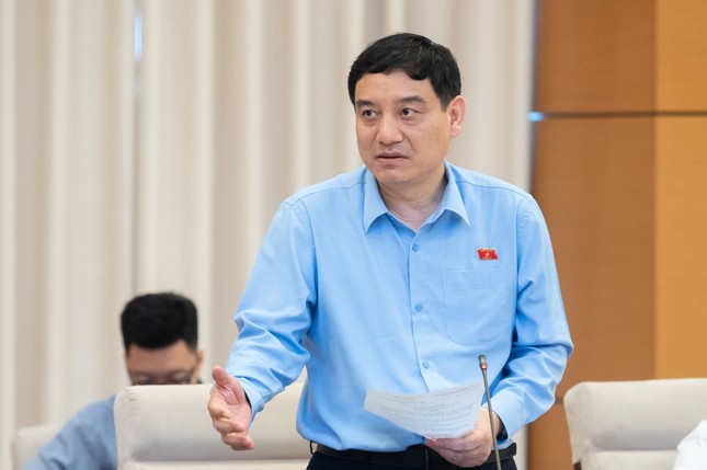 Phụ huynh trắng đ&ecirc;m xếp h&agrave;ng nộp hồ sơ, c&oacute; phải thiếu trầm trọng trường c&ocirc;ng? - Ảnh 2.