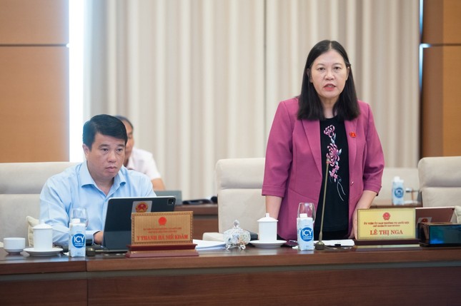 Phụ huynh trắng đ&ecirc;m xếp h&agrave;ng nộp hồ sơ, c&oacute; phải thiếu trầm trọng trường c&ocirc;ng? - Ảnh 1.