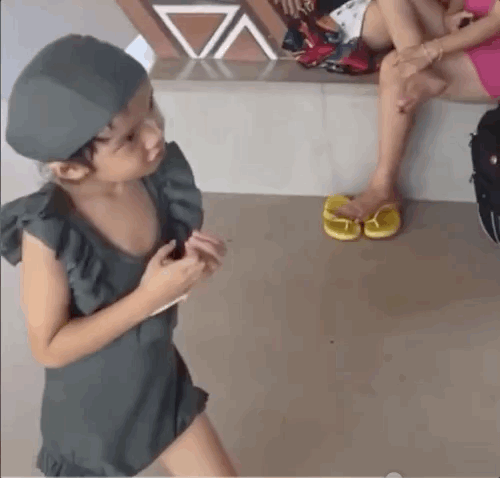 Con g&aacute;i Trường Giang g&acirc;y sốt khi lộ r&otilde; gương mặt v&agrave; biểu cảm đ&aacute;ng y&ecirc;u - Ảnh 2.