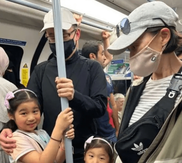 Ái nữ của tỷ phú Hà Hồng Sân có gần 90 nghìn tỷ đồng ăn mặc xuề xòa, đi du lịch bằng tàu điện ngầm: Thân thế phi phàm nhưng hạnh phúc bởi những điều giản dị bên người thân