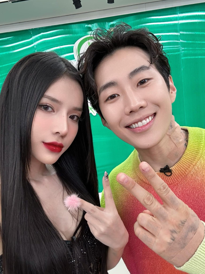 LyLy khoe Jay Park nói 1 câu về Sơn Tùng đủ làm fan đứng ngồi không yên - Ảnh 2. LyLy khoe Jay Park nói 1 câu về Sơn Tùng đủ làm fan đứng ngồi không yên - Ảnh 2.