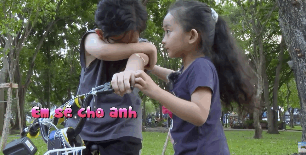 Phan Hiển g&acirc;y bức x&uacute;c v&igrave; h&agrave;nh động thi&ecirc;n vị giữa 2 con, khiến qu&yacute; tử phải bật kh&oacute;c ấm ức - Ảnh 6.