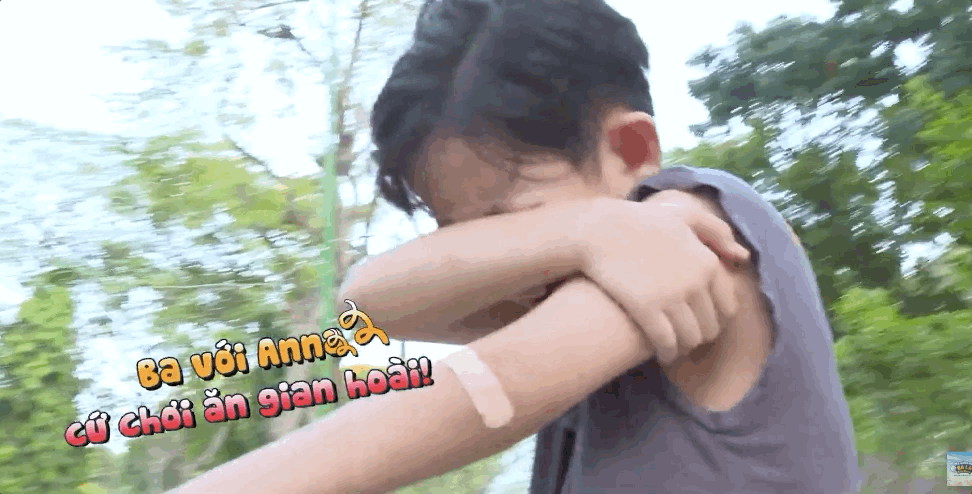 Phan Hiển g&acirc;y bức x&uacute;c v&igrave; h&agrave;nh động thi&ecirc;n vị giữa 2 con, khiến qu&yacute; tử phải bật kh&oacute;c ấm ức - Ảnh 5.