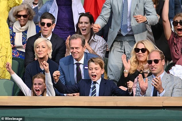 Hoàng gia Anh và dàn sao hạng A ngồi chật kín khán đài chung kết Wimbledon - Ảnh 2.