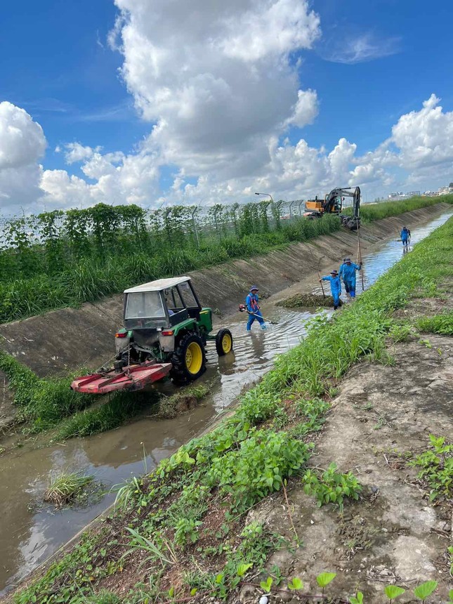 Sân bay Tân Sơn Nhất cấp tập ứng phó với bão số 1 - Ảnh 2.