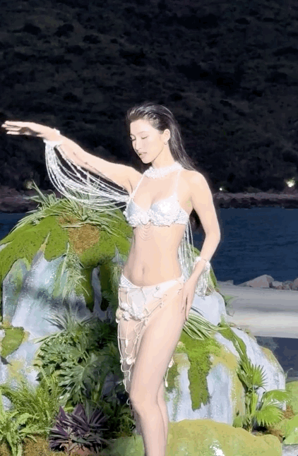 Á hậu Phương Nhi lộ rõ điểm yếu catwalk, có hành động gây tranh cãi khi biểu diễn bikini trước thềm chinh chiến quốc tế - Ảnh 5.