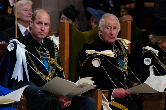 William thu tiền thu&ecirc; nh&agrave; của Vua Charles - Ảnh 1.