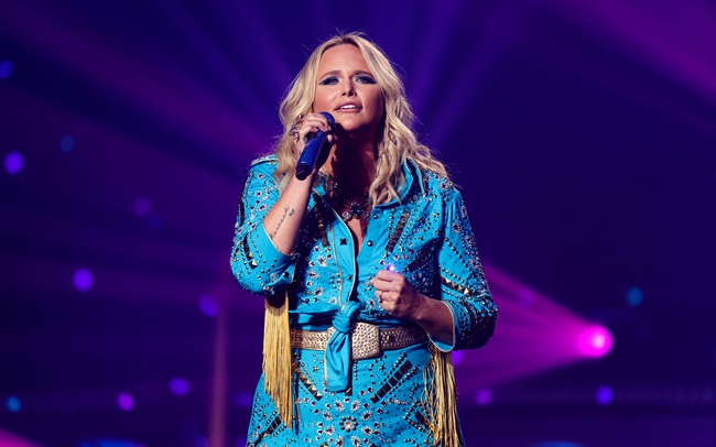 Miranda Lambert chỉ trích người hâm mộ ngay trong concert, khán giả bỏ về - Ảnh 1.