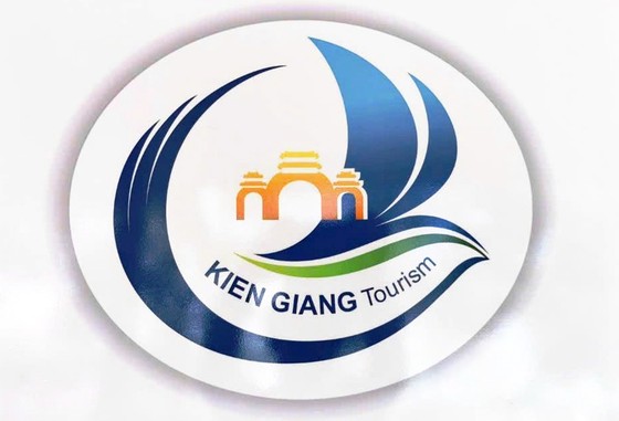 Du khách cảm ơn người dân Kiên Giang đã hỗ trợ giữa lúc mưa bão - Ảnh 3.
