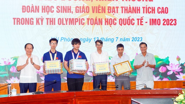 Hải Phòng chi tiền tỷ thưởng học sinh thi Olympic quốc tế - Ảnh 2.