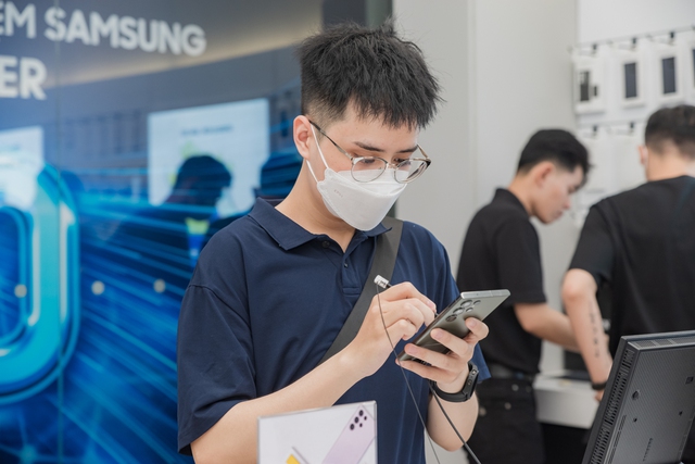 Không khí náo nhiệt trong ngày khai trương cửa hàng trải nghiệm Samsung SamCenter thứ 30 - Ảnh 17.