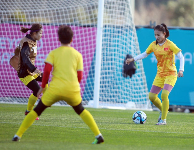 Tuyển nữ Việt Nam đổi gió chơi bóng bằng tay chuẩn bị cho trận với ĐT nữ Mỹ - Ảnh 9.