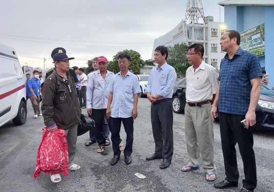 Du khách cảm ơn người dân Kiên Giang đã hỗ trợ giữa lúc mưa bão - Ảnh 2.