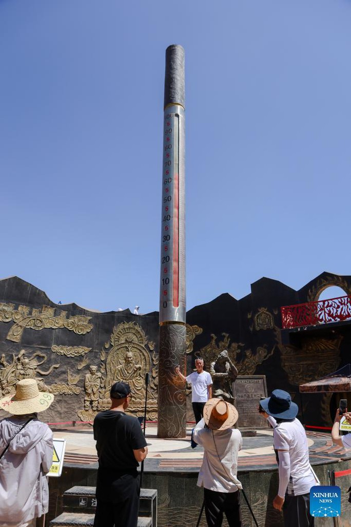 Trung Quốc: Nhiệt độ bề mặt Hỏa Diệm Sơn lên tới 80 độ C