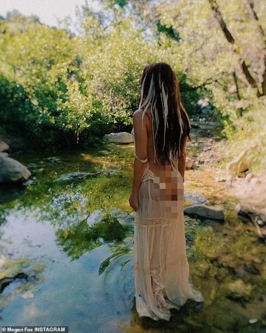 Minh tinh Megan Fox nóng bỏng ở rừng xanh - Ảnh 1.