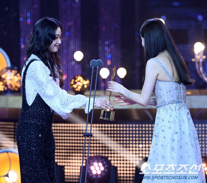 Suzy bất ngờ vượt qua Song Hye Kyo để trở thành Thị hậu Rồng Xanh 2023! - Ảnh 1. Suzy bất ngờ vượt qua Song Hye Kyo để trở thành Thị hậu Rồng Xanh 2023! - Ảnh 1.
