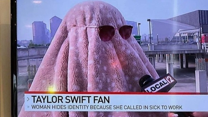 Bức ảnh gây sốt: 1 fan trốn làm đi xem Taylor Swift nhưng lại bị phỏng vấn  lên tivi