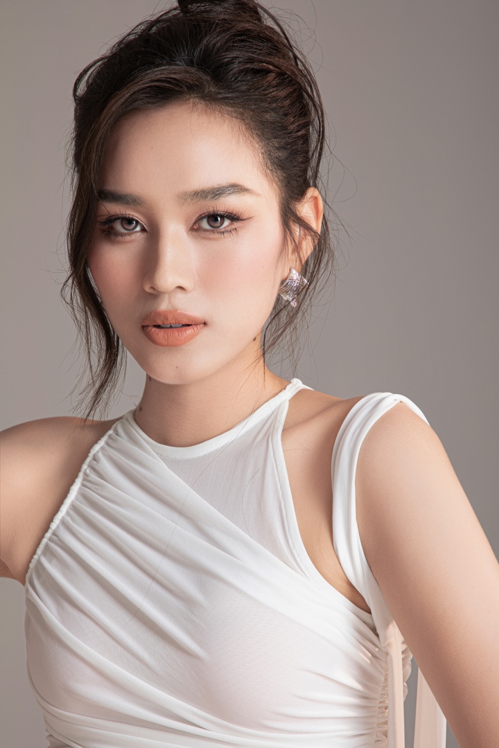 Hoa hậu Đỗ Thị Hà khoe nhan sắc ngọt ngào, chân dài 1m11 trong bộ ảnh sinh nhật tuổi 22 - Ảnh 8.