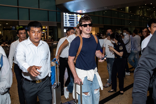Charlie Puth vừa đặt ch&acirc;n xuống Việt Nam lập tức chia sẻ 1 điều l&ecirc;n Twitter, fan Việt rần rần v&agrave;o ch&agrave;o đ&oacute;n - Ảnh 3.