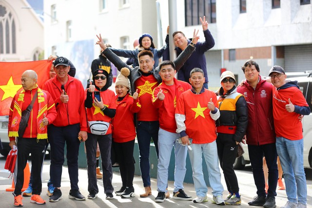 Thanh Nh&atilde; trở lại sau ốm, đội tuyển nữ Việt Nam được CĐV tiếp th&ecirc;m sức mạnh trước trận với ĐT nữ Mỹ - Ảnh 4.