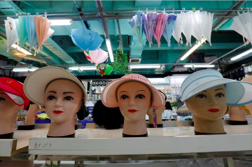 Thời trang chống nắng thịnh hành ở Trung Quốc khi nhiệt độ tăng cao kỷ lục