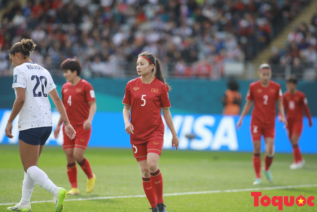 Đội tuyển nữ Việt Nam 0-3 tuyển Mỹ: Các cô gái Việt Nam thi đấu kiên cường trong ngày ra mắt World Cup - Ảnh 8.