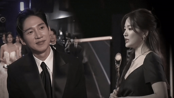Bạn diễn bất ngờ được gán ghép với Song Hye Kyo, ánh mắt chỉ có mình em từ Baeksang đến Rồng Xanh khiến netizen phát cuồng - Ảnh 5.