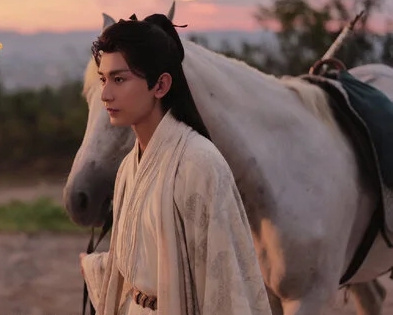 Hơn 2 triệu fan h&oacute;ng chờ si&ecirc;u phẩm cổ trang c&oacute; nam ch&iacute;nh giả g&aacute;i đẹp xuất sắc, nữ ch&iacute;nh l&agrave; Lưu Diệc Phi thế hệ mới - Ảnh 1.