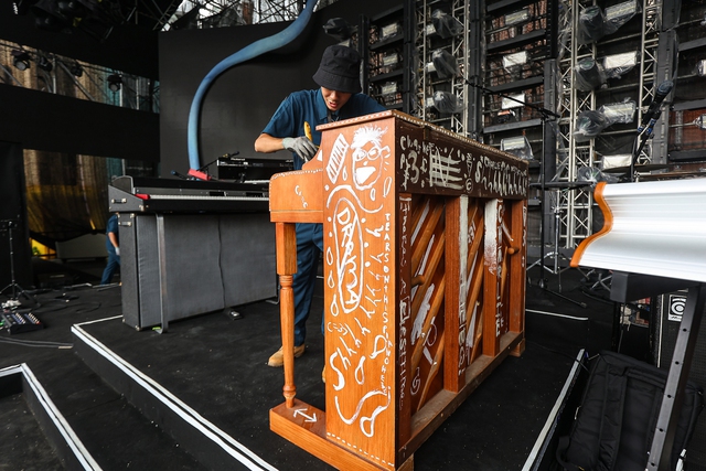 Cận cảnh dàn thiết bị đẳng cấp quốc tế Charlie Puth và ekip mang đến siêu nhạc hội 8Wonder, đáng chú ý là chiếc piano cực nghệ - Ảnh 10.