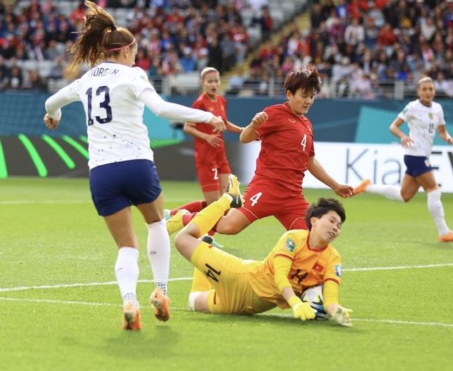 Hoan hô thủ môn Kim Thanh, xuất sắc cản phá penalty giúp đội tuyển nữ Việt Nam thoát bàn thua - Ảnh 8.